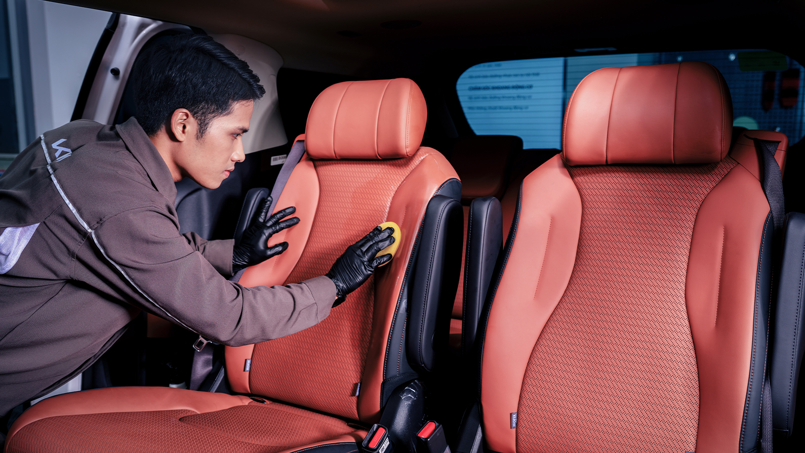 DỊCH VỤ VỆ SINH, DƯỠNG GHẾ DA